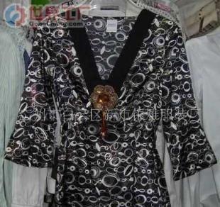 批发女式烫金仿真丝休闲上衣，优雅与舒适兼具