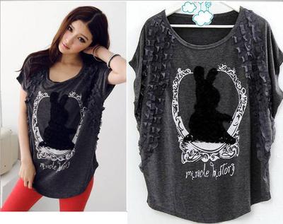 潮流新风尚 探秘新奇特地摊新品——欧洲站中长款短袖T恤与鞋帽批发市场